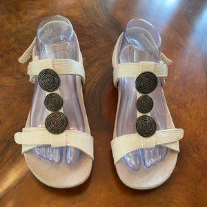 Women's Vionic Sandals Size 7.5